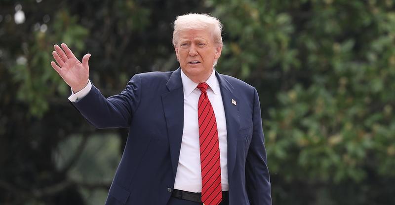 Trump to Sign Order Penalizing Politically Motivated ‘Debanking’