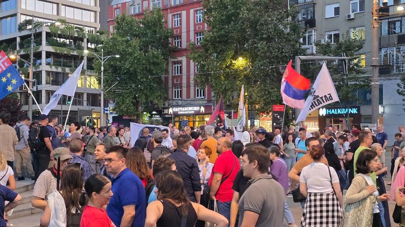 „Poslednje miroljubivo sredstvo ili radikalska praksa“: Sagovornici Danasa o „posetama“ predstavnicima režima