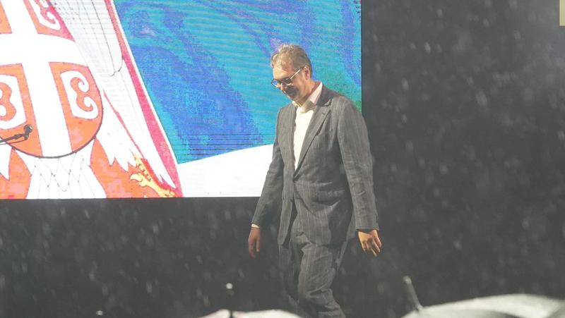 Usamljeni Vučić