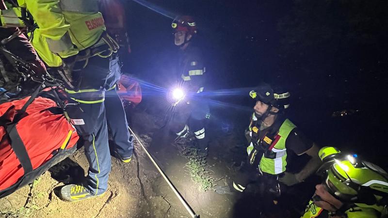 Como, litiga con la compagna, va nel bosco e scivola in una scarpata