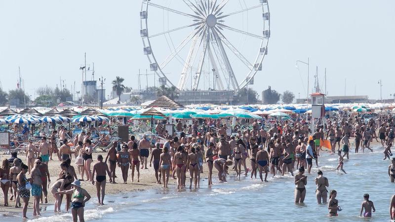 Rimini, l’estate nera degli hotel: costretti ad abbassare i prezzi per riempire le camere