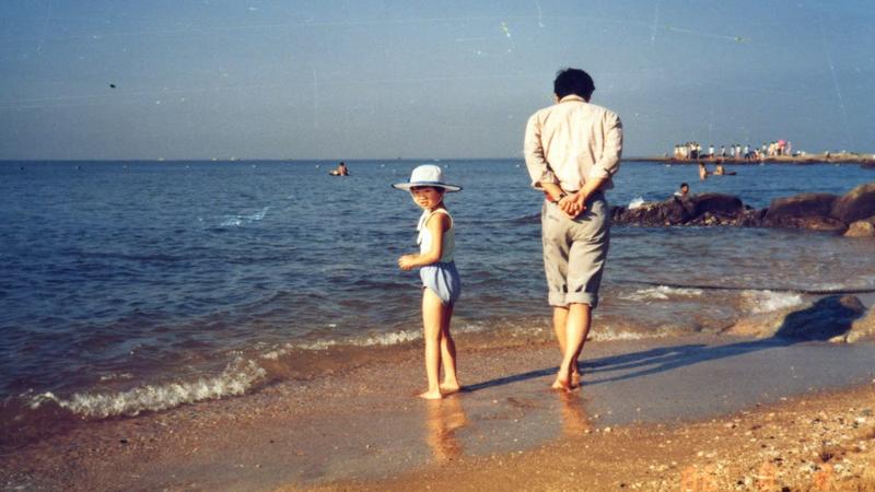 Hinter jedem Mann steht eine Frau – und macht Fotos!