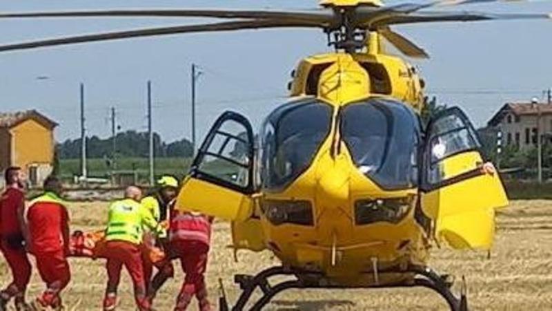 Incidente a Montichiari, con l’auto finisce contro un camion: gravissimo 23enne mantovano