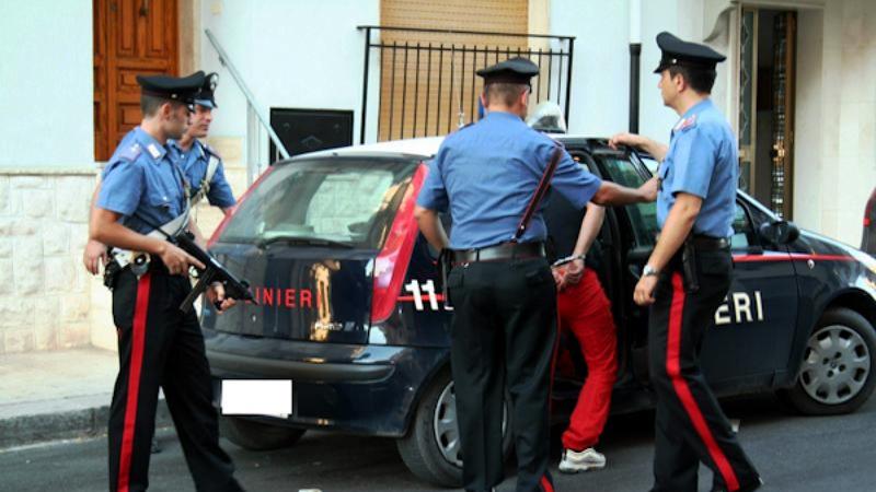 Via Aniello Falcone, cronaca di un furto in casa sventato dal vicino