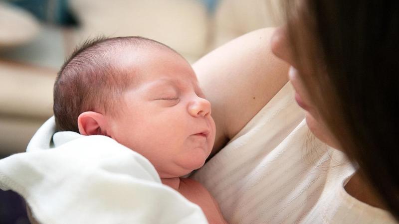 Ostetrica a domicilio, parte la sperimentazione in Lombardia: dove e quando