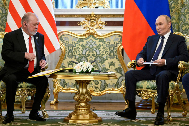 Султан Ибрагим прямо так и сказал Путину: «Я восхищаюсь вашими лидерскими качествами»