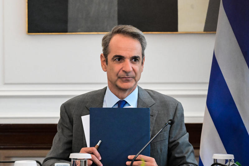 Ο Μητσοτάκης σχεδιάζει «βελούδινη αποχώρηση» αλλά ο φόβος των σκελετών στις ντουλάπες τον οδηγεί στη δήλωση για «επιδίωξη» νέας θητείας