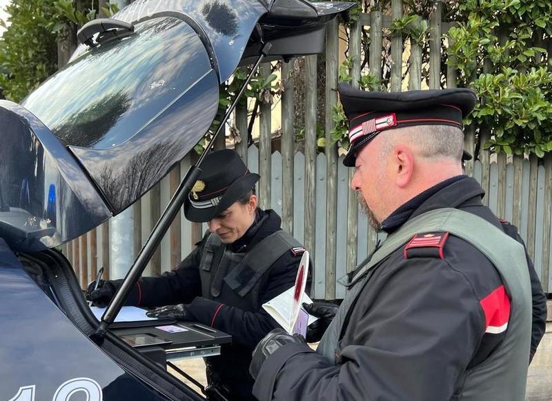Genitori rapinano il fidanzato della figlia