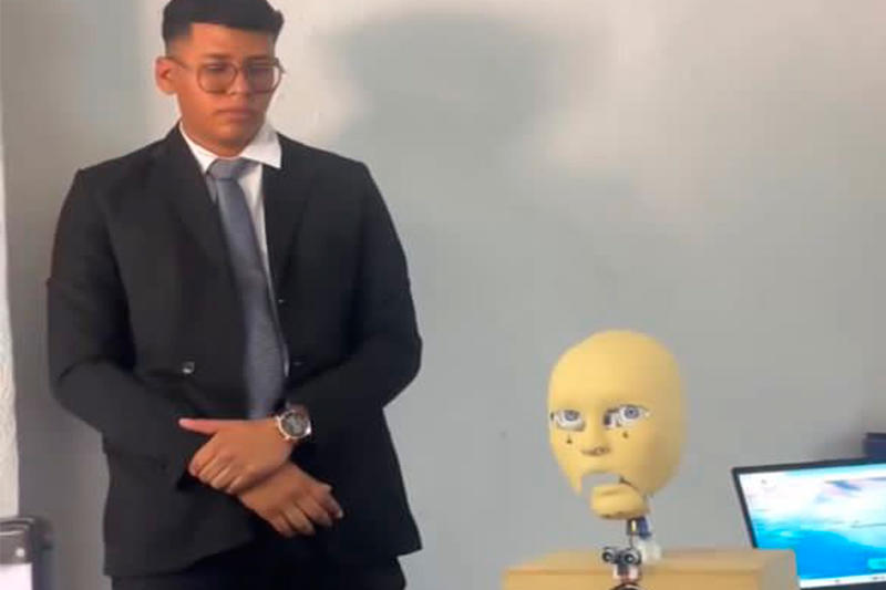 Eleazar A. Aponte S.: De estudiante a creador de animatrónicos, por Rafael A. Sanabria