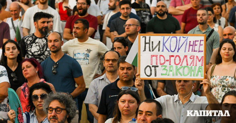 Коментар | Корупцията авансира идването на диктатура