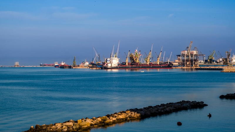 Ascoltando Taranto, la sua storia tra divise e mare