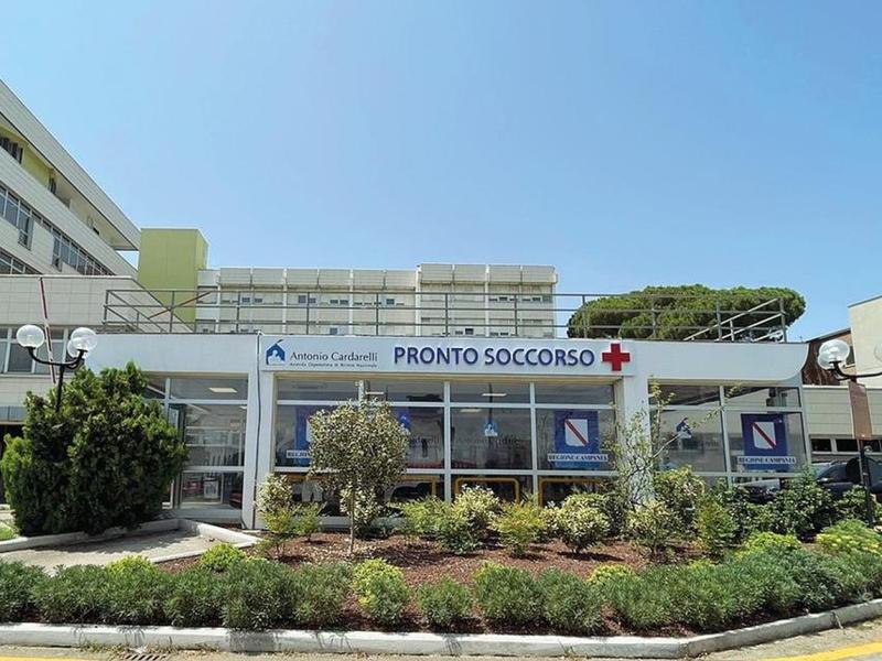 Fuorigrotta, operaio di 37 anni precipita da un'altezzadi sei metri: Ã¨ grave