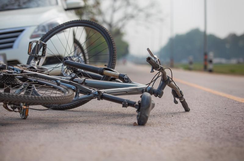 Ciclista investito, trovato il pirata della strada: 2 sorelle 60enni nei guai