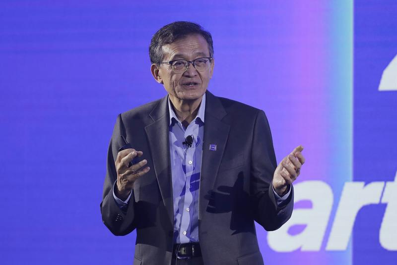 Tech giant's stock tumbles after Trump says its CEO must resign