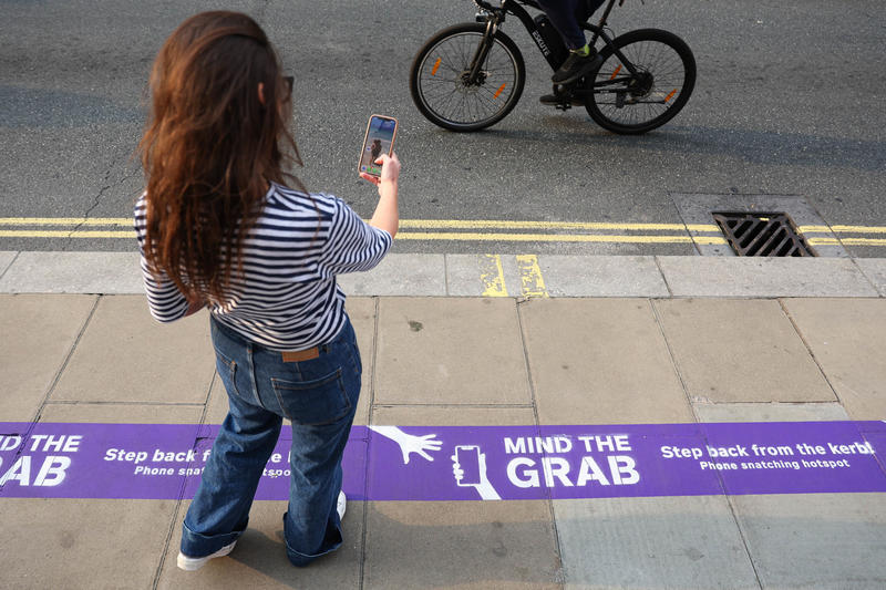 Oxford Street’s new phone theft warnings are utterly depressing