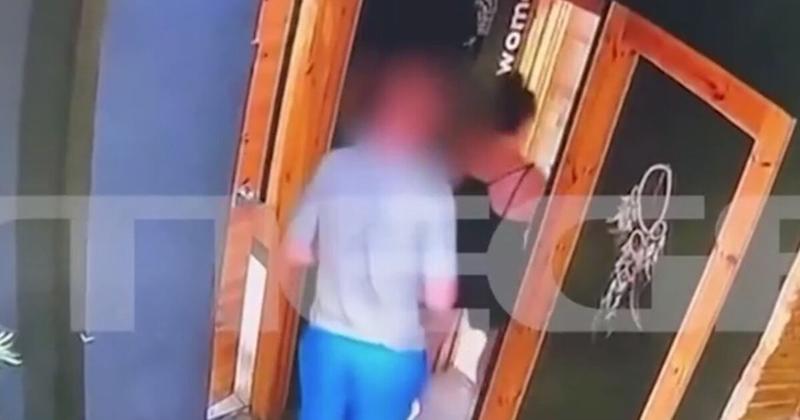 Ηράκλειο: Καρέ καρέ η κλοπή τσάντας από τουαλέτα καταστήματος εστίασης (βίντεο)