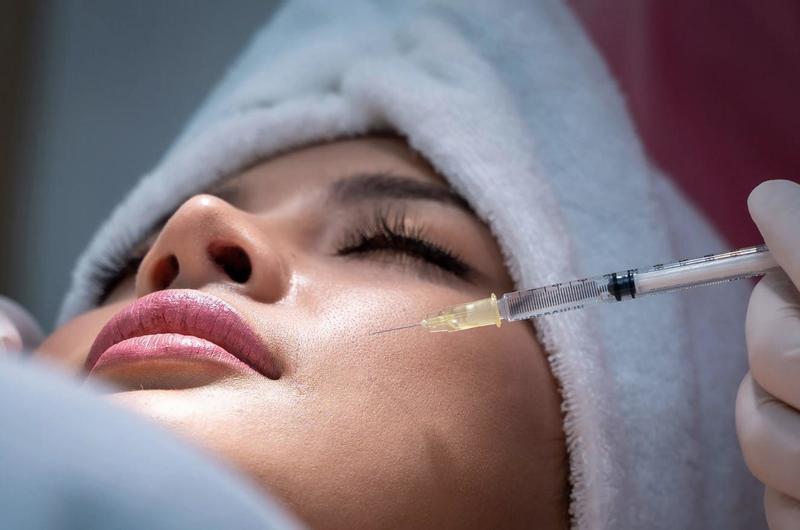 Legnano, botox conservato nel frigo tra yogurt e salumi: chiuso centro estetico abusivo