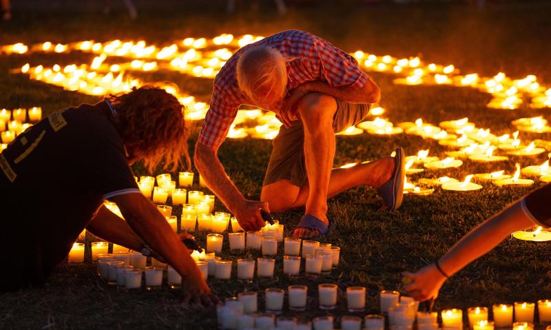 La notte delle candele accende il litorale di Pesaro