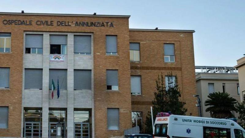Botulino, c’è un’altra morte sospetta: vittima una 45enne. Ci sono anche intossicati. L’indagine: analisi sui sott'olio