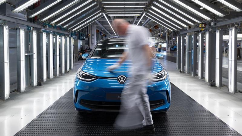 Deutsche kaufen E-Autos – aber vor allem unter einer Bedingung