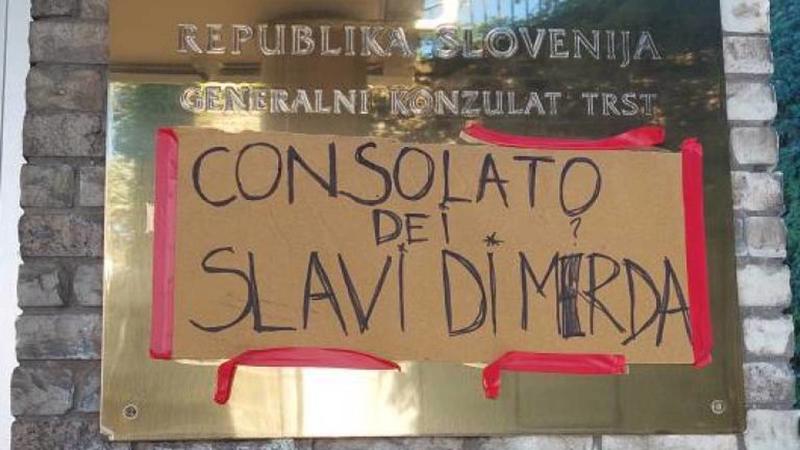 (POGLED IZZA MEJE) Po mazaških akcijah v Trstu: Tarča ni le manjšina, ampak Slovenija