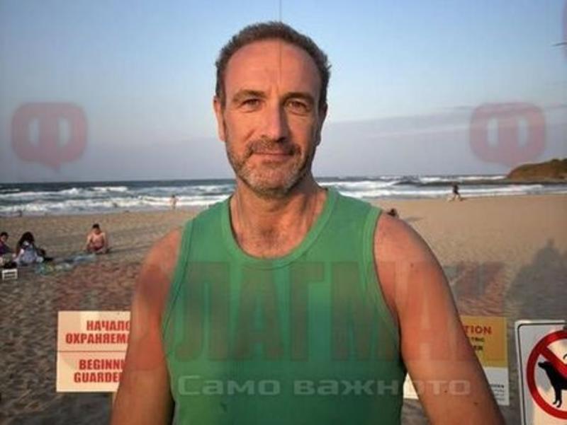Посвещава се на българските семейства, за които морето е рай
