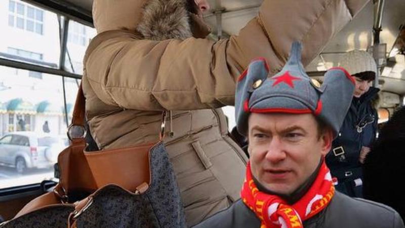 Штрафом по тем, кто не захочет уступить место беременной или пожилому