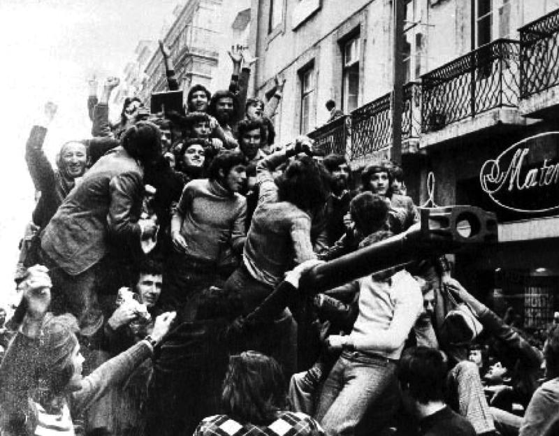 La Revolución de los Claveles y la tercera ola de la democracia