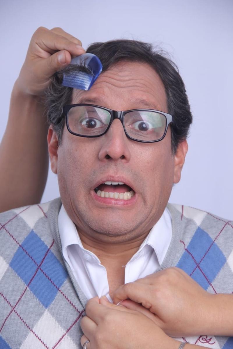 ¿Y si tu vida fuera narrada en vivo? El teatro que te obliga a escuchar tu propia rutina.