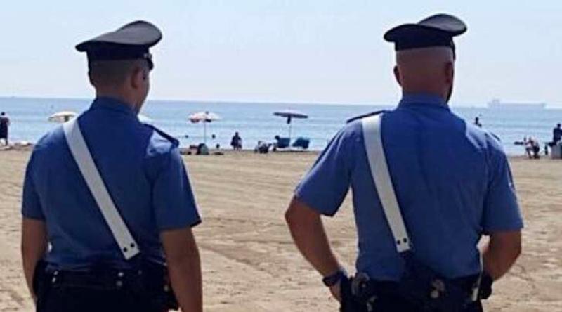 Raffiche di furti in spiaggia a Marina di Ravenna: arrestata coppia di ladri seriali