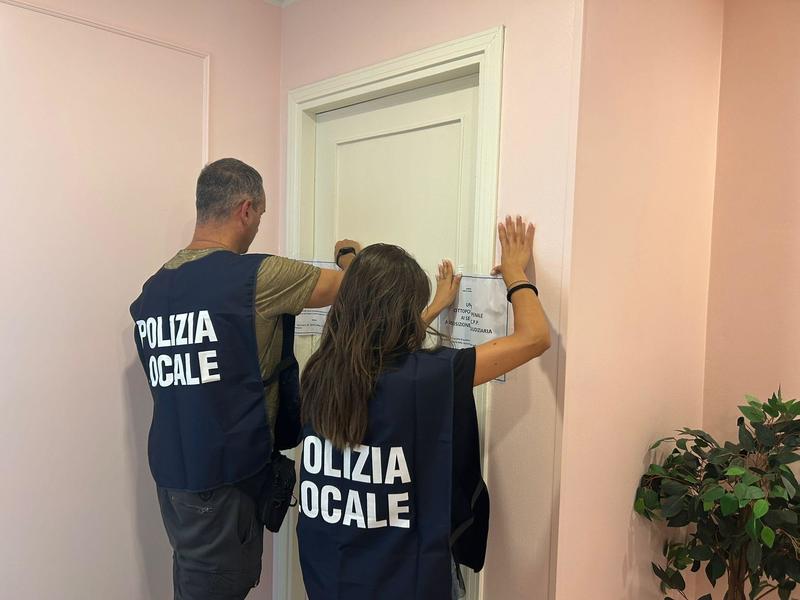 Botox e filler su Instagram, finte dottoresse e fila di clienti: il sistema (da incubo) degli studi estetici abusivi a Milano