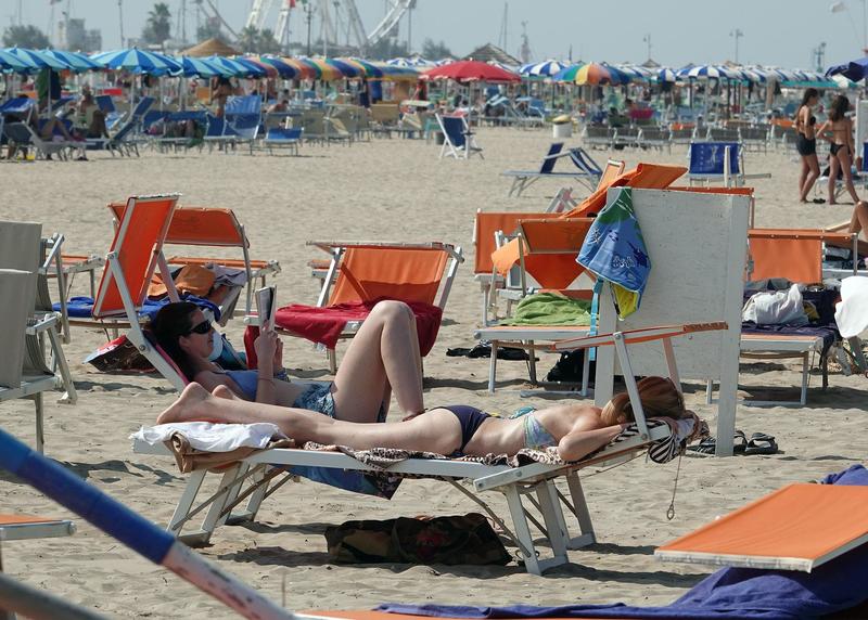 Riviera da (ri)vedere, dagli alberghi chiusi alle colonie: regole e investimenti per lo sprint