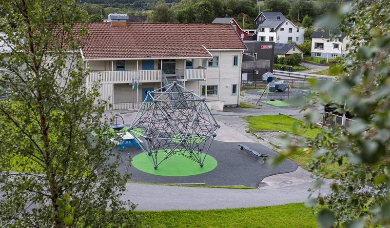 Er ikke Hasund ein krins i denne saman­hengen?