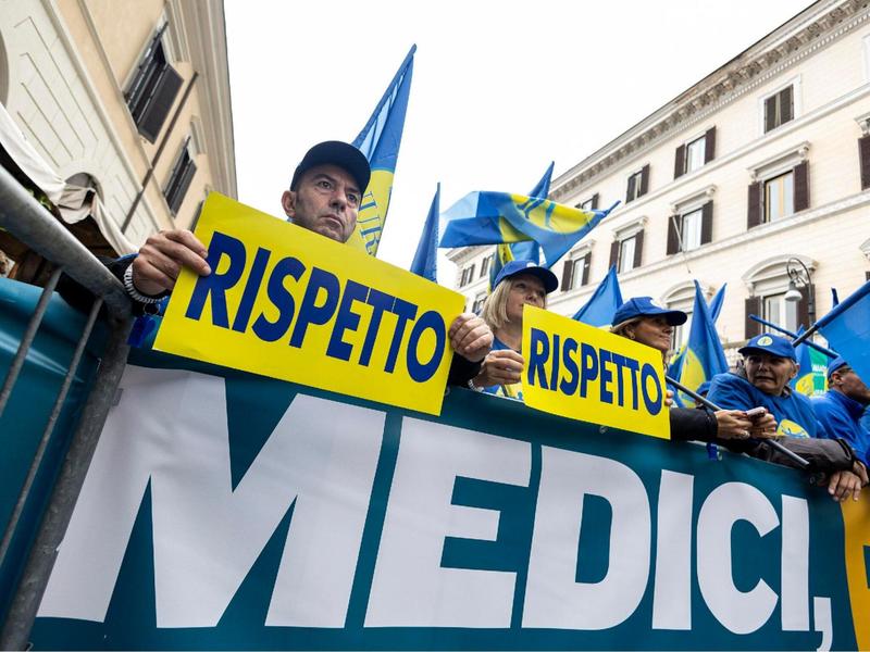 Liste d’attesa, per un esame programmabile si può arrivare fino a un anno: un italiano su 10 rinuncia alla visita