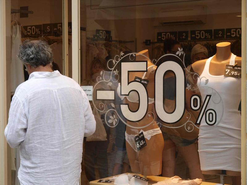 Saldi, sconti tra perplessità e speranze “Ci salvano i clienti affezionati”