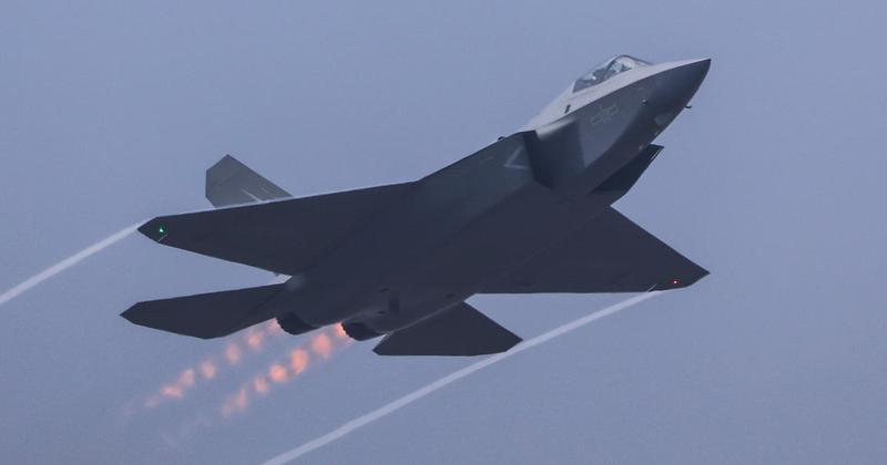 Chengdu J-20 'Moćni zmaj' avion je pete generacije, za radare je gotovo nevidljiv, ali ima jednu manu