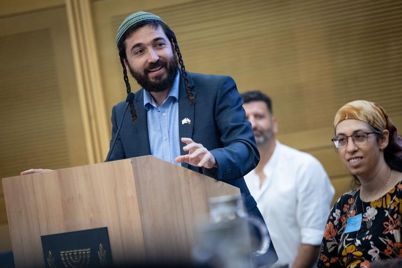 Far-right pressure on PM grows as 2 MKs threaten elections if no ‘decisive’ Gaza victory