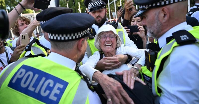 UK police arrest hundreds for backing banned pro-Palestine group