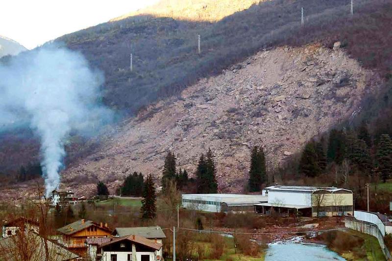 Cortenova, frana di Bindo osservata speciale: l’ammasso di detriti si muove e fa paura
