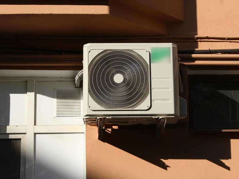 Climatizzatore in condominio: regole e limiti