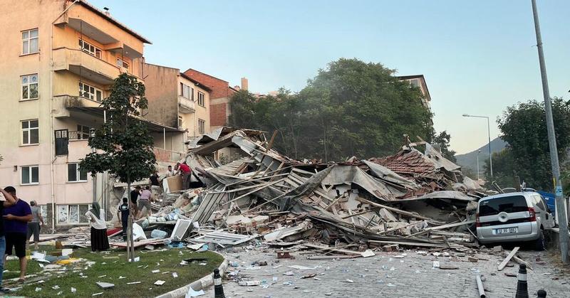 6.1 earthquake strikes northwest Turkey, killing 1 and injuring dozens