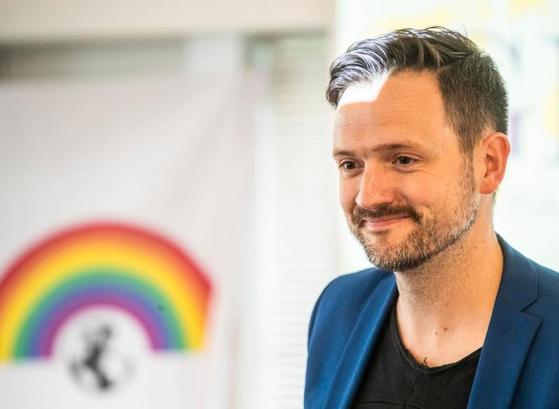 Men se på det lille anti-pride partiet!