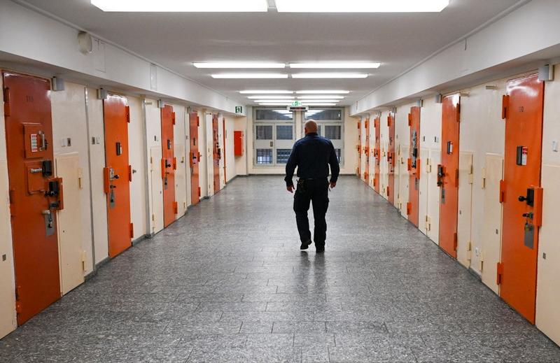 Rentner schmuggelte Crystal Meth in den Knast: Freispruch wegen „Dusseligkeit“
