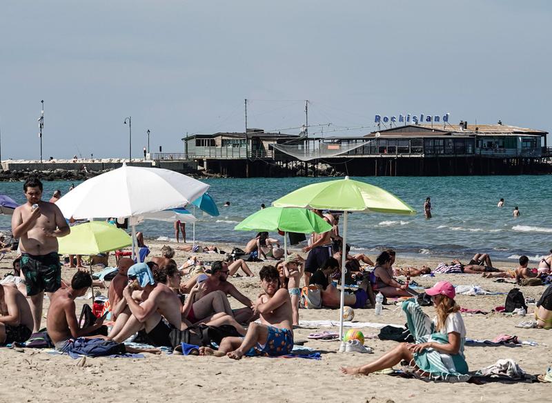 Caro spiagge e prezzi in aumento? No, stipendi fermi