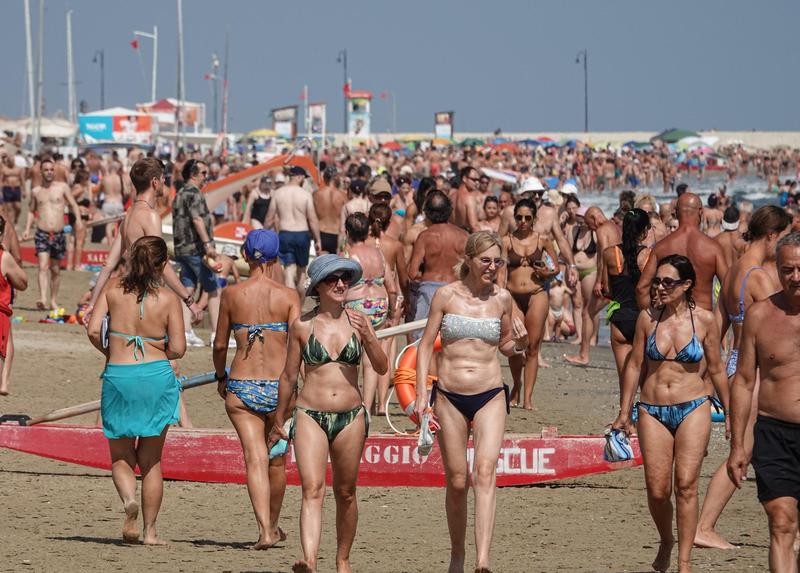 La strana estate. Ai balneari torna il sorriso: “A Ferragosto tutto pieno”