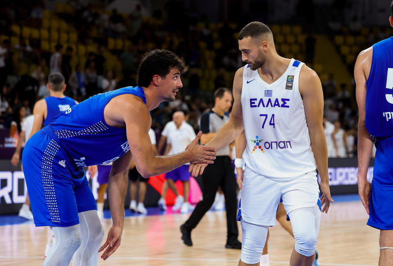 Στα φιλικά παίζεις με φίλους