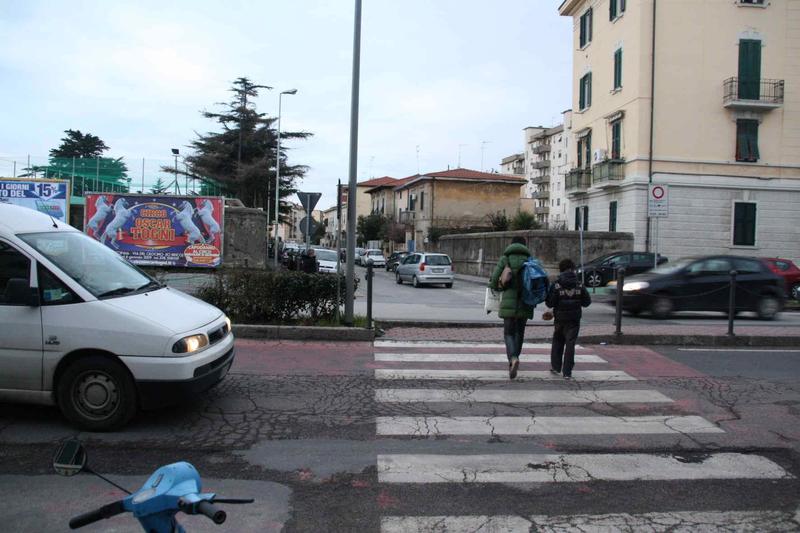 Colpito in scooter da un’auto a Livorno: anziano risarcito per 90mila euro
