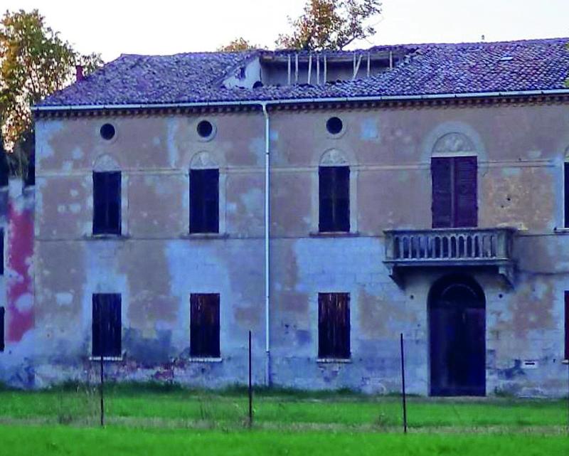 Gualdo, crolla il tetto di Villa Gulinelli Navarra
