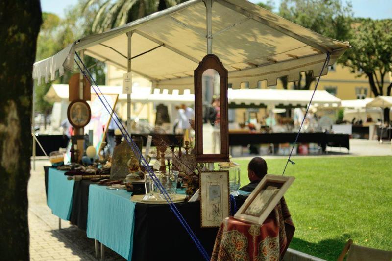 Colpo al mercato di Forte dei Marmi: rubato zaino con gioielli a esperta di antiquariato
