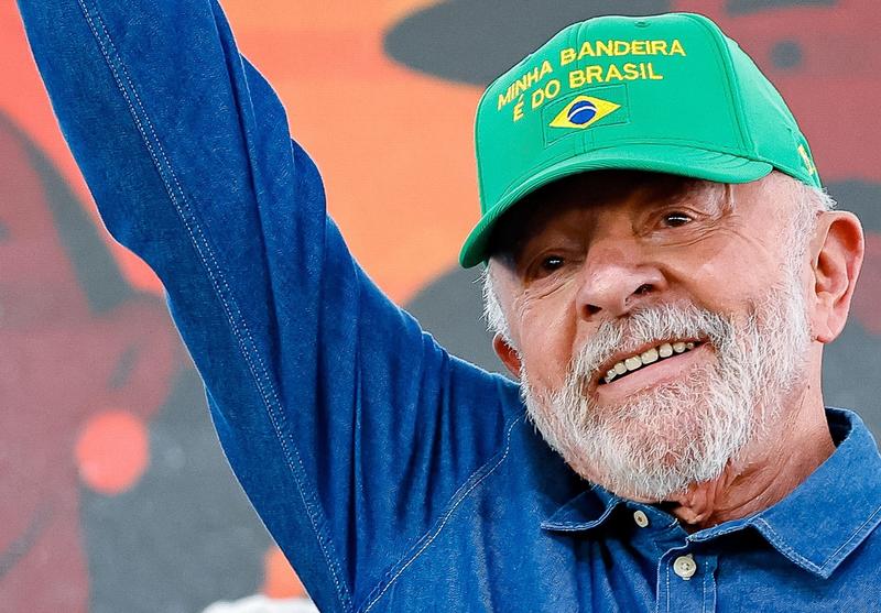 Devaneios soberanos: Lula e o espetáculo da falsa autonomia